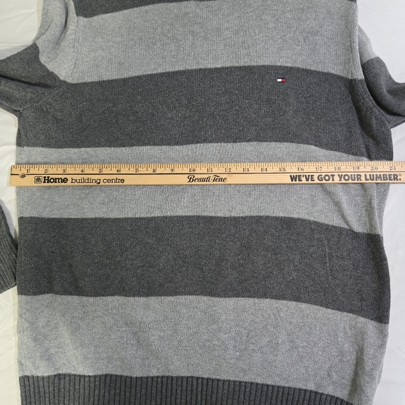 Tommy Hilfiger Men's Medium 💯 Cotton Gray Striped Sweater - Picture 10 of 10
